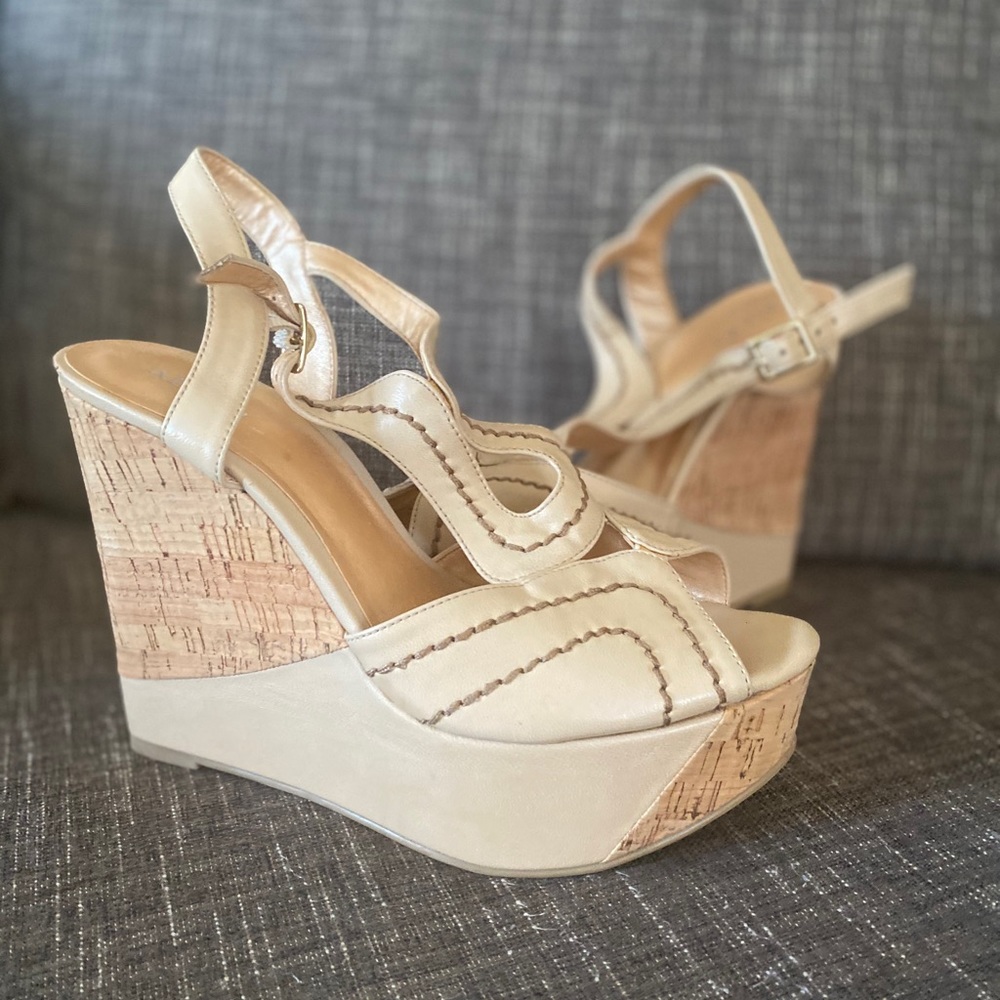 Nude wedges